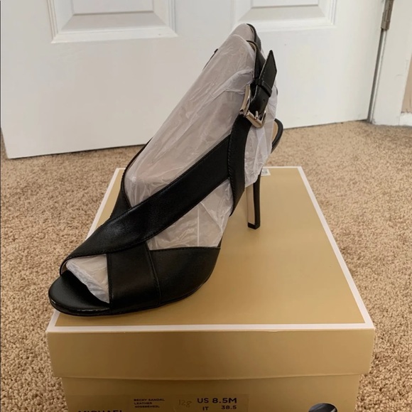 SOLD!!!  NWT Michael Kors HeEls - Picture 2 of 4